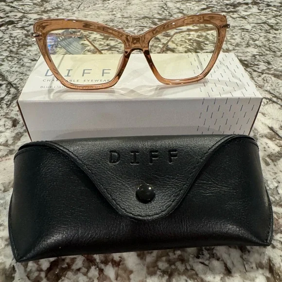 Diff MILA Blue Light Glasses ๐ - Picture 4 of 13